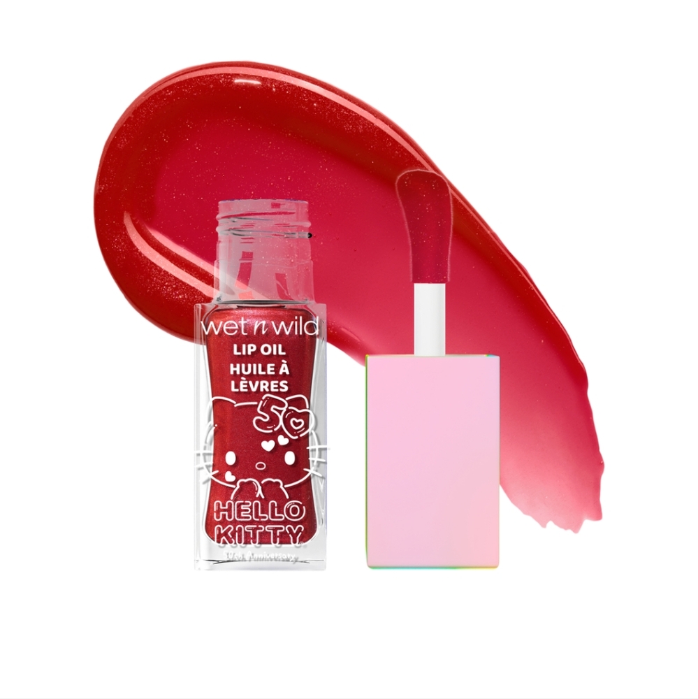 Hello Kitty Magic Lip Oil Shade: Magic Apple ✨ 🆕
